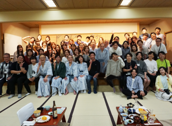 社員旅行の宴会の様子