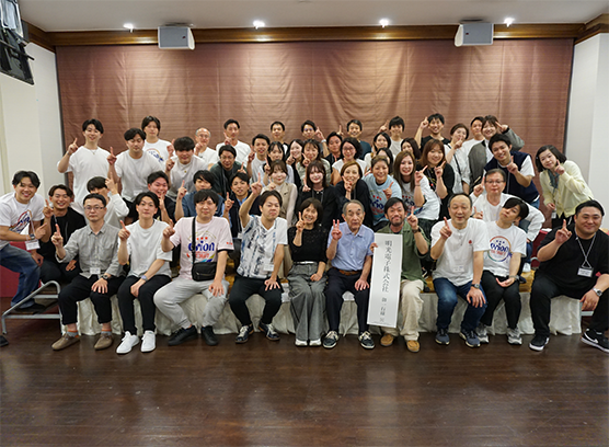 社員旅行宴会の様子